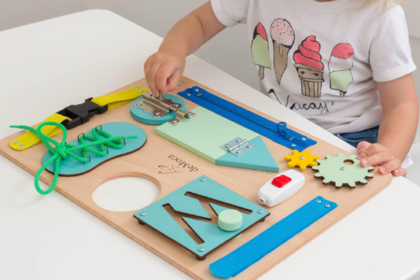 integrating-smart-toys-into-montessori-education:-balancing-technology-and-tradition-for-toddlers